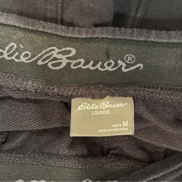 Eddie Bauer Men's Dark Shorts - Picture 4 of 4